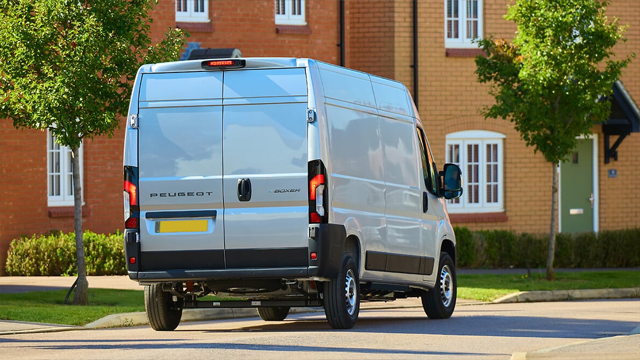 Peugeot Boxer Pro 335 L3H2 2.2 BlueHDI 140PS