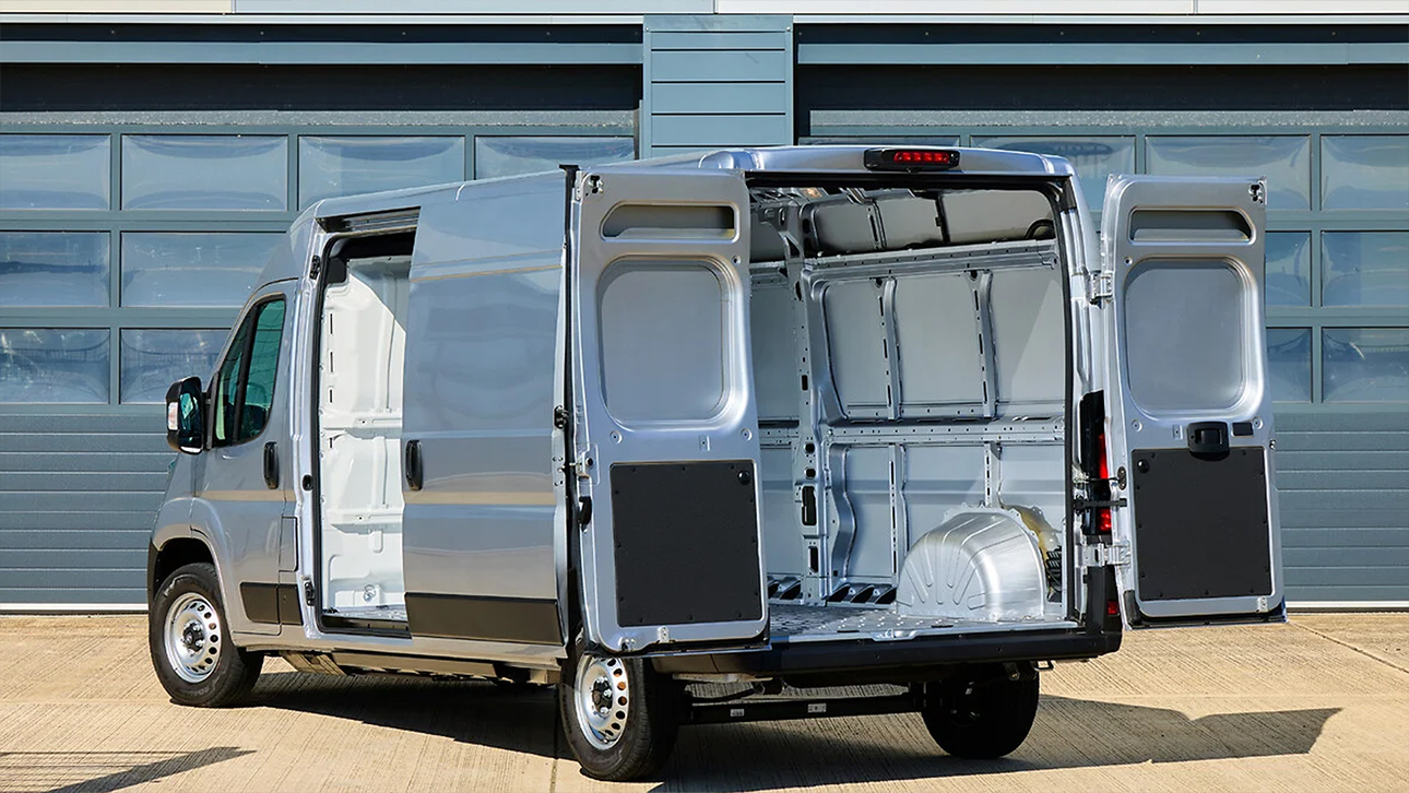 Peugeot Boxer Pro 335 L3H2 2.2 BlueHDI 140PS